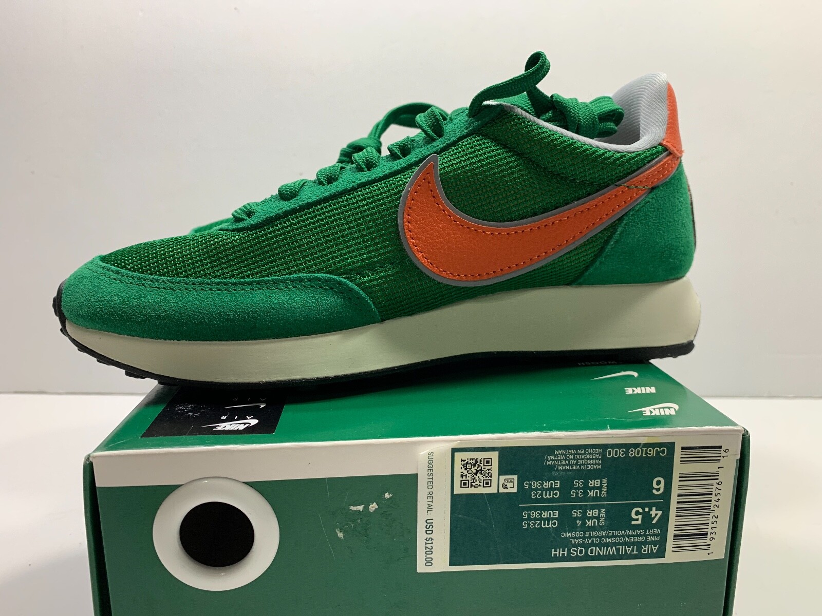 nike stranger things tailwind green