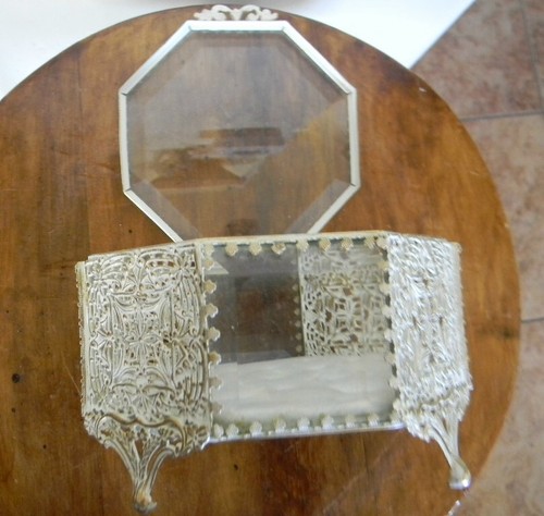 VTG ORMOLU HOLLYWOOD REGENCY GOLD WHITE JEWELRY BEVELED GLASS OCTAGON CASKET BOX - Picture 5 of 12