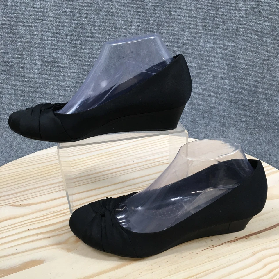 Zapatos de tacón bandolera para mujer 8 M Jerrick informales sin cordones de cuña baja de tela negra Foto 2 de 4