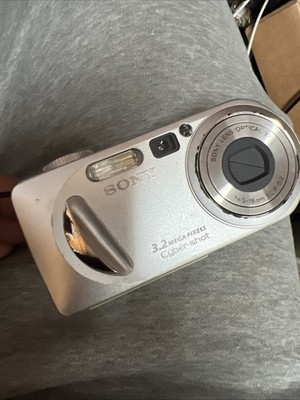 Sony Digital Camera Cybershot DSC-P8 3.2MP Silver Tested - Works 