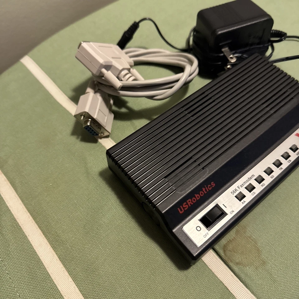 Módem de fax USRobotics V.92 56K 5686G (sin adaptador de CA) Foto 3 de 4