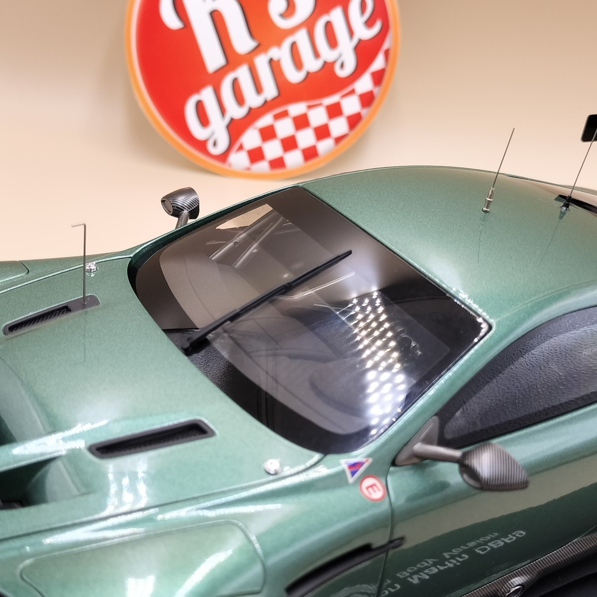 AUTOart 1/18 Aston Martin DBR9 Plain Body Version Green 80503