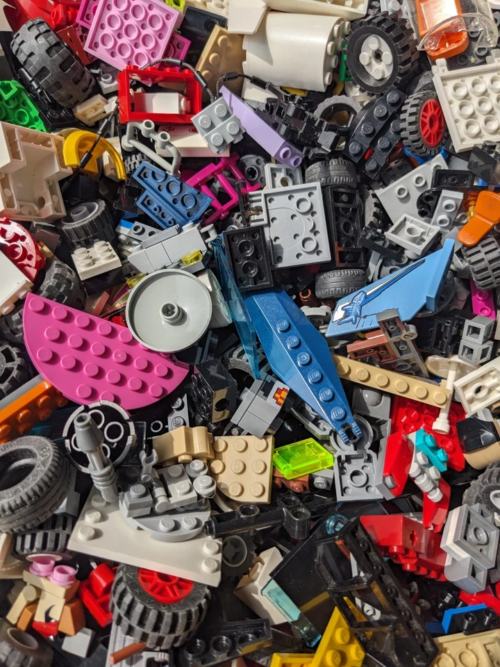 600 pcs LEGO Bulk Lot – Random Bricks Plates Parts Genuine Cleaned Sanitized - Image 3 of 4