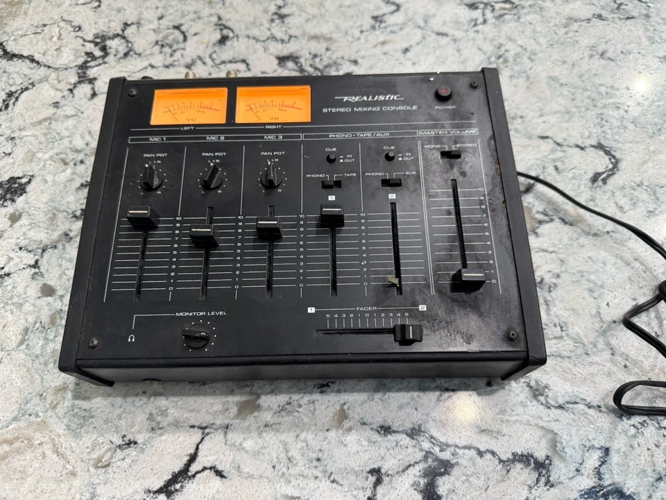 Realistic Stereo Mixing Console Model 32-1200C Vintage - Image 3 of 4
