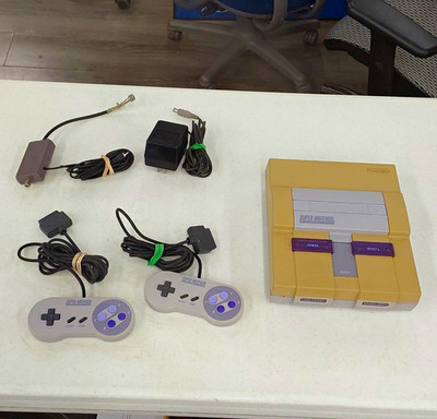Nintendo SNES Super Nintendo Console Region Free w/ 2 Controllers Power/AV