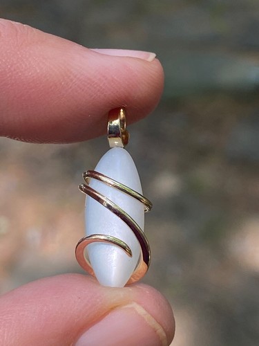 9,38ct Mondstein Cabochon Marquise weiß in geschmiedetem 14K Gold Anhänger Gesamtgewicht - Bild 1 von 12