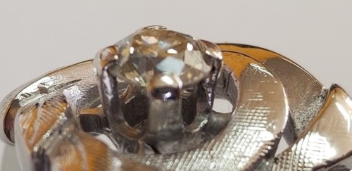 Design floreale unico oro bianco 14k con diamante originale al centro - Foto 4 di 6