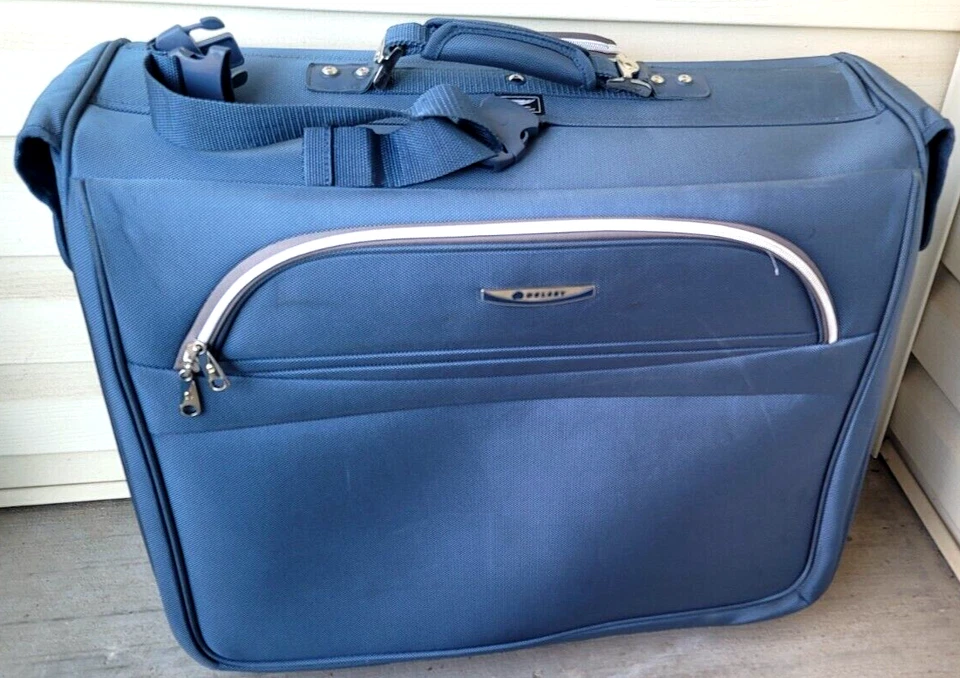 DELSEY COLOR VERDE AZULADO 2 ruedas trolley ropa traje-ropa equipaje 26”W/24”H/15”D Foto 2 de 4