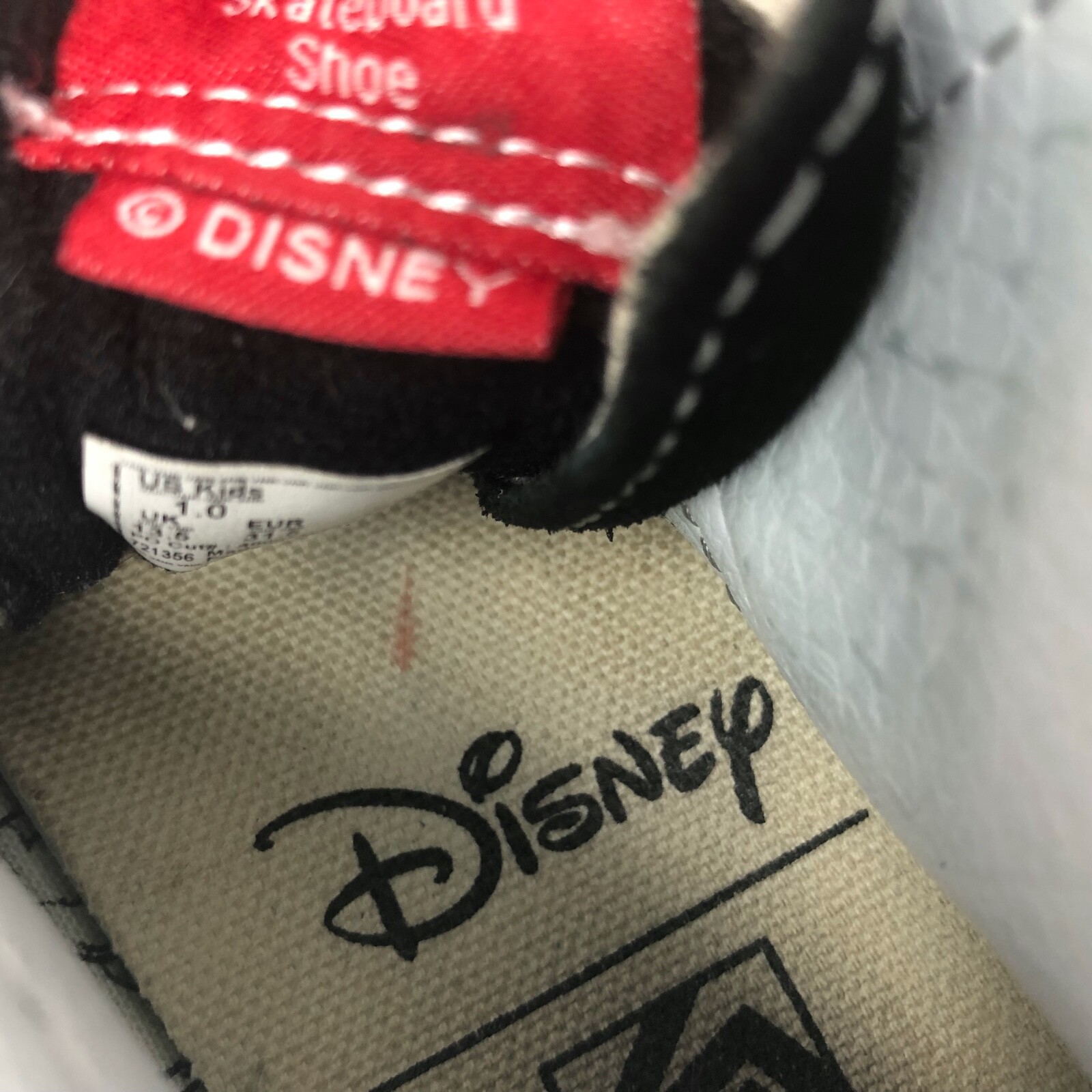 Disney Vans x Mickey Mouse Vans Off the Wall Youth Kids Sz 1 US Shoes Skate Saw thumbnail 11