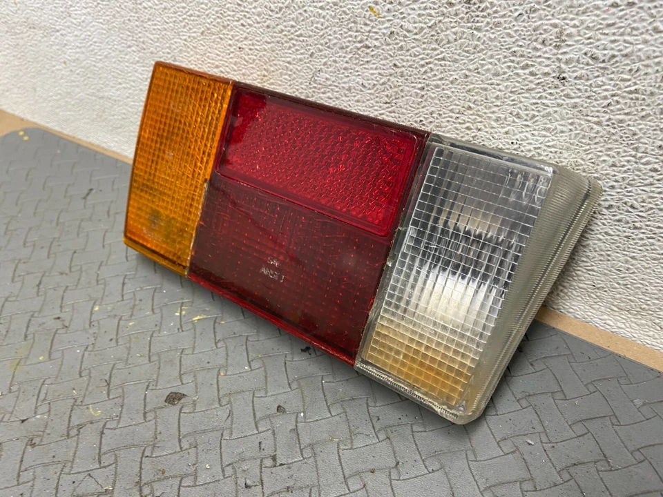 Luz trasera izquierda convertible Volkswagen Golf MK1 1988-1993 C5421 OEM Foto 2 de 4