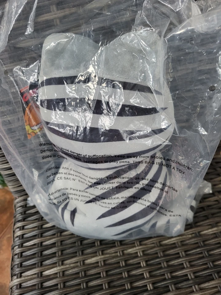 Nuevo Peluche Sellado Garfield And Friends NERMAL 13" Kidrobot Licenciado 2022 Foto 3 de 4