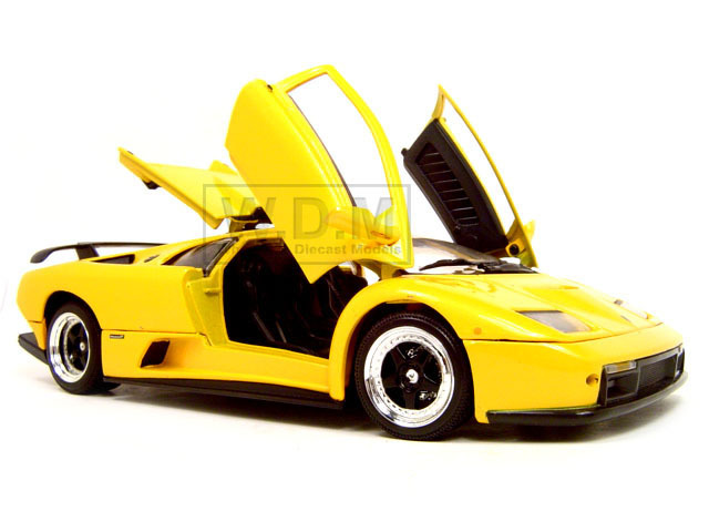 LAMBORGHINI DIABLO GT YELLOW 1/18 DIECAST MODEL CAR BY MOTORMAX