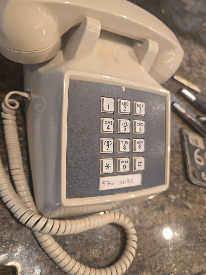 Vintage Push Button Telephone Touchtone Comdial Phone Model 2500-AS Beige - Image 4 of 4