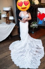 White Lace Sleeveless V-Neck Mermaid  Trumpet Wedding Dress with Train