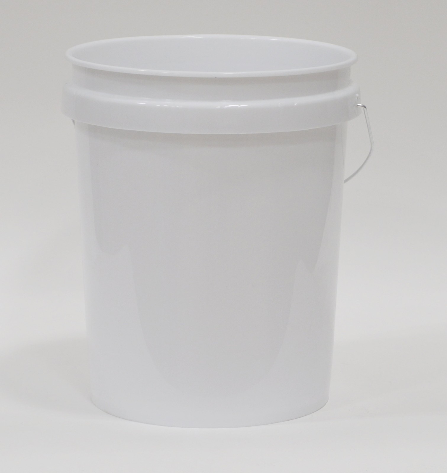 (2 pack) United Solutions 5 Gallon Round Utility Bucket, Comfort Handle, Plastic
