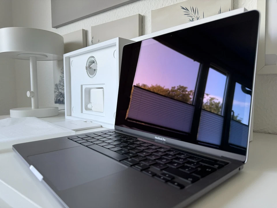 Apple MacBook Pro 13" 2020 · i5 · 16GB · 250GB, Foto 1 von 5