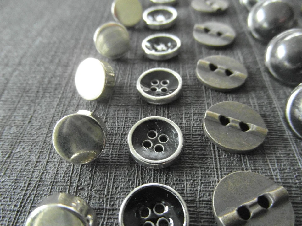 Konvolut Knöpfe Musterknöpfe Metall 10 Positionen =100 ausgefallene Metallknöpfe - Bild 4 von 4