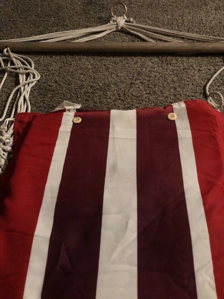 silla cuerda colgante rojo y blanco Foto 2 de 2