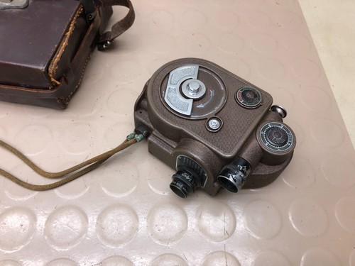 Antique 1940's Revere 8MM Film Camera Model 88 Double 8 w Case WW2 - Picture 2 of 17