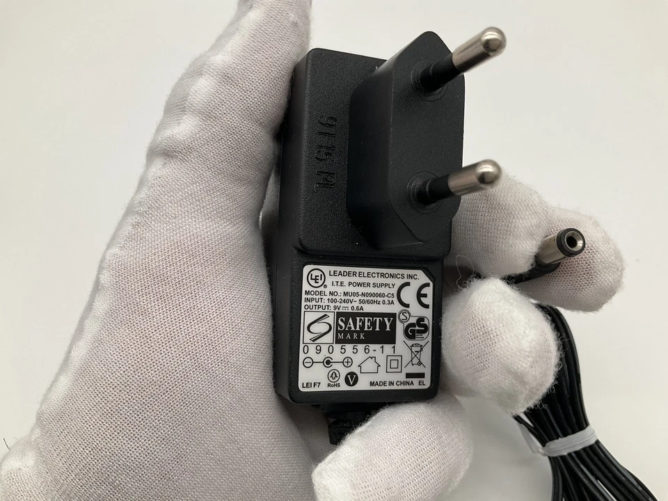 Safety MARK Netzteil AC–Adapter 9V 300mA K4 - Bild 2 von 3