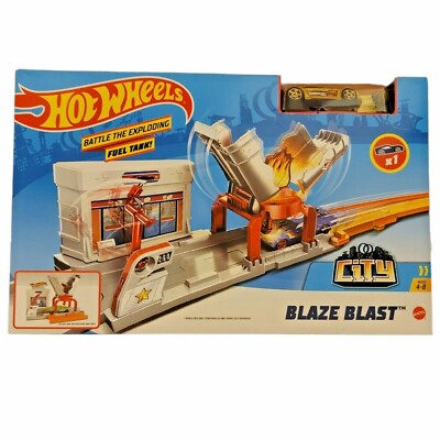 Hot Wheels Car Track Blaze Blast City Fold out Playset Mattel