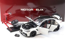 Alfa Romeo Giulia GTAm White + 1:18 Die Cast Engine Motorhelix M89006