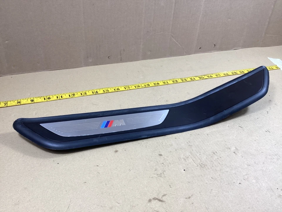 BMW 750i 750I XDRIVE 2010-2015 panel de umbral de puerta trasera izquierda / placa de desgaste (M) OEM. Foto 2 de 4