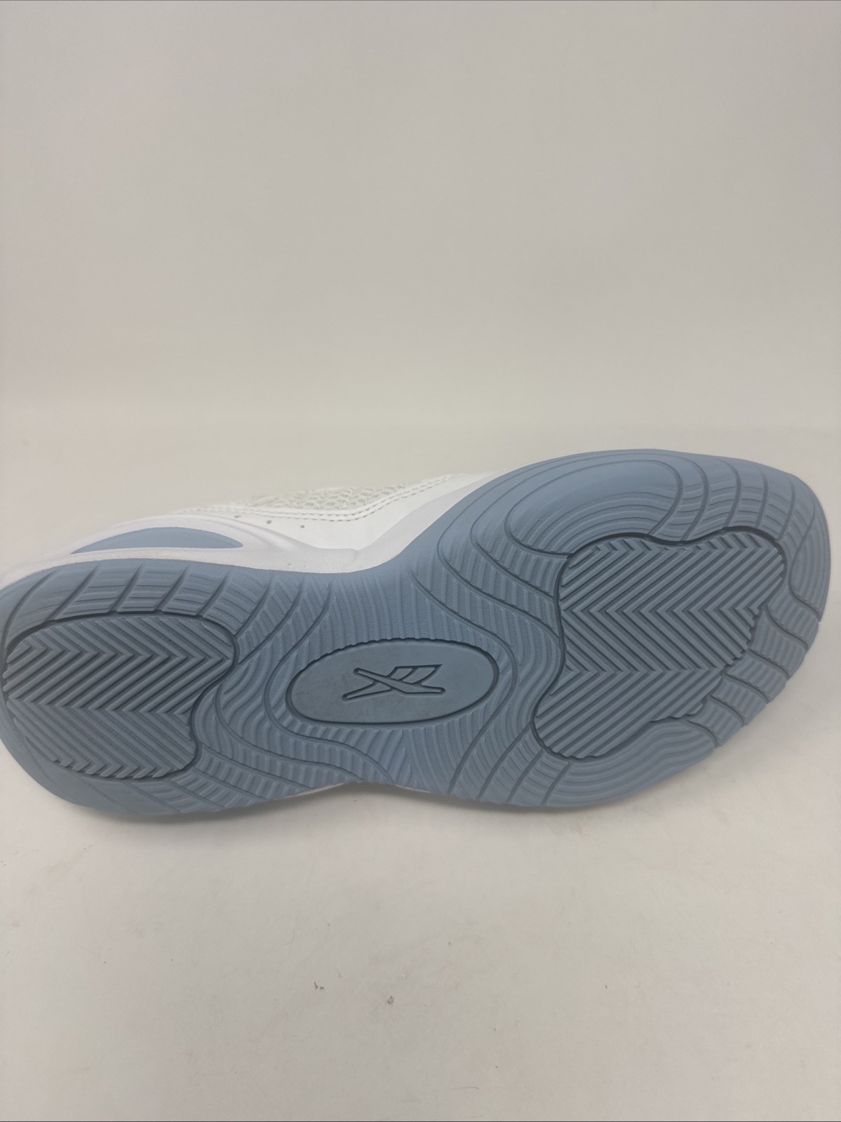 Reebok Solution  White  Blue Basketball Shoes Mens Size 4.5 thumbnail 8