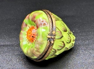 Authentic Limoges France Peint Main Artichoke Trinket Box Bee Clasp Butterfly