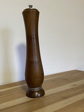 VTG Unbranded Wooden Salt Shaker With Pepper Grinder  MCM  Made in Italy  GUC