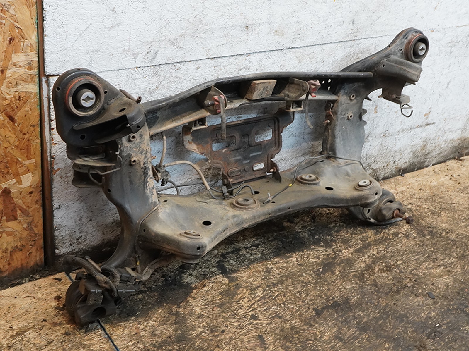 2014-2019 Maserati Quattroporte M156 Subframe Crossmember Rear 06700075690
