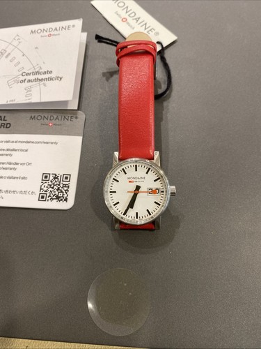 MONDAINE QUARZO DONNA SWISS MADE STANDARD COLLECTION NUOVO 2025