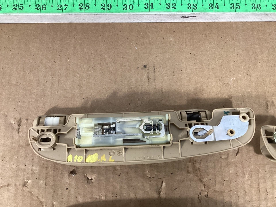 Juego de manijas de agarre de techo Mercedes-Benz GL450 GL550 ML450 2007-2012 1648100654 OEM. Foto 2 de 4