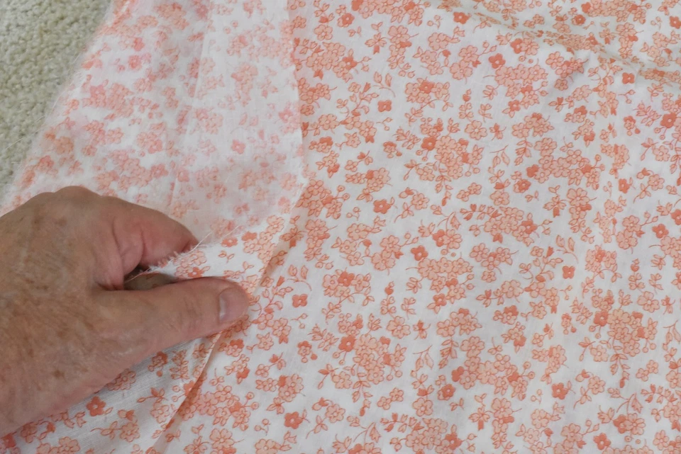 Por 1/2 yarda, 34" de ancho, vintage, naranja calicó sobre polialgodón blanco, V231 Foto 4 de 4