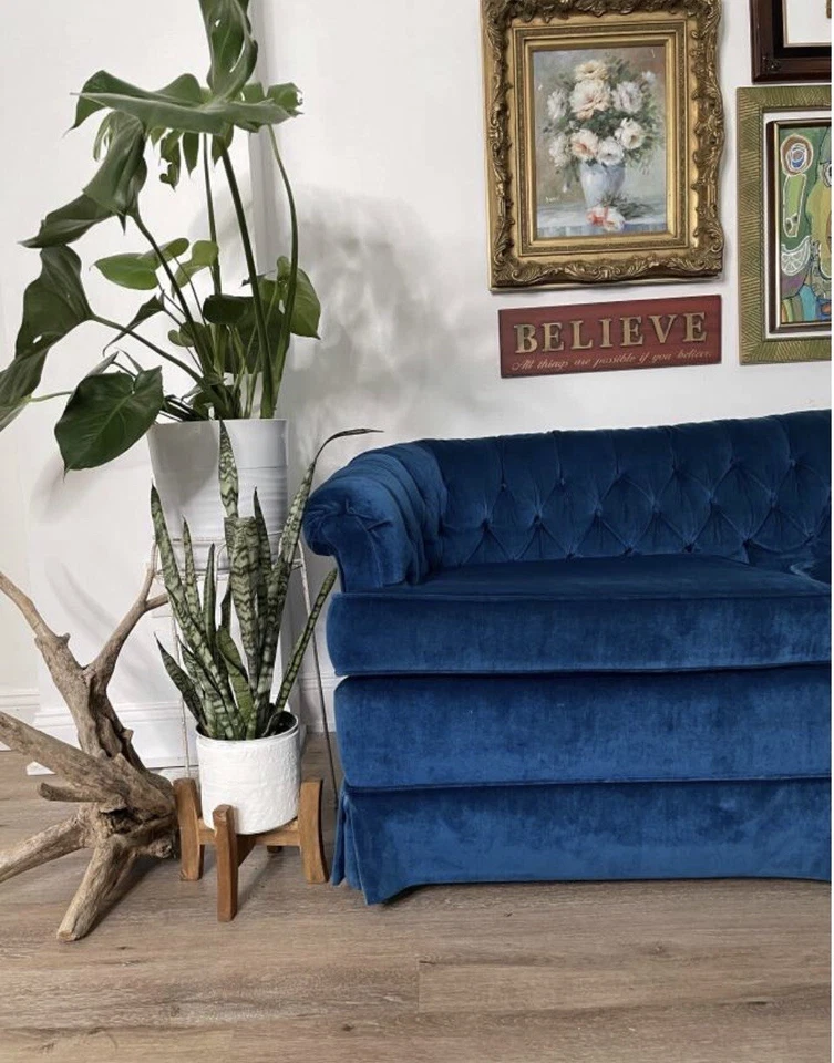 Sofá Chesterfield acolchado moderno mediados de siglo turquesa verde azulado Foto 2 de 4