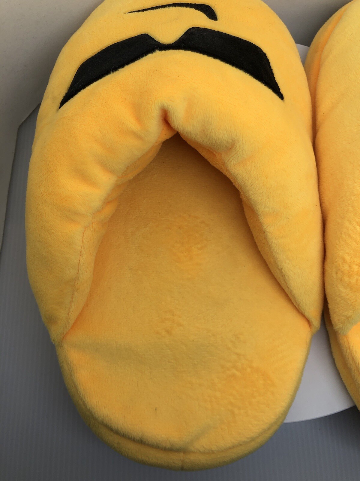 PANTOFOLA D’ORO OCCHIALI DA SOLE COOL emoji schiuma imbottita peluche pantofole taglia unica slide slip on 9" bambini