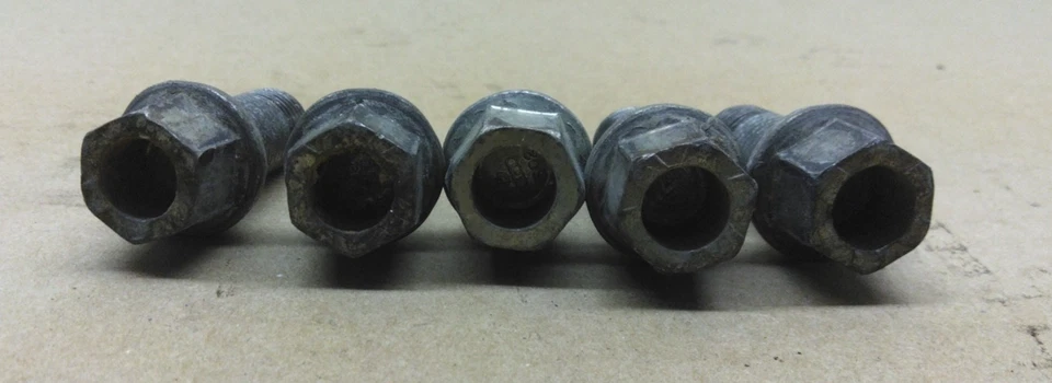 Juego de 5 pernos de tuerca de rueda OEM WHT-002-437 M14x1,5 26 mm para VW Porsche Audi Foto 2 de 4