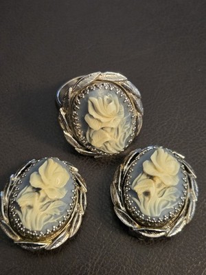 Vintage Whiting & Davis Ring (8) & Matching Clip On Earrings In Blue Rose Cameo