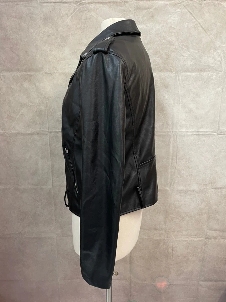 Jaqueta de motocicleta Forever 21 feminina preta tamanho 1X - Imagem 2 de 4