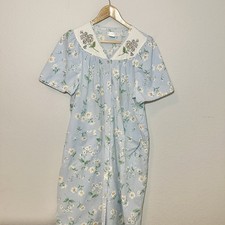 Fundamentals Medium Nightgown Granny Modest Prairie Cottagecore Soft 90s