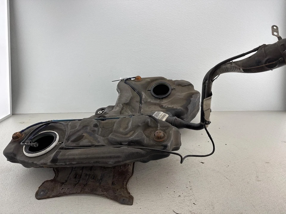 Audi A4 Quattro 2008-2015 AWD depósito de tanque de gasolina con cuello de llenado OEM Foto 3 de 4