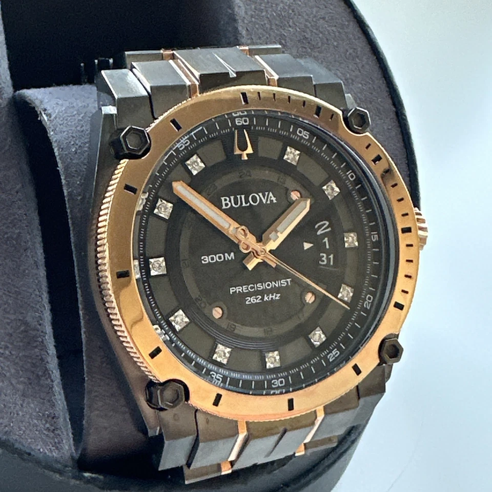 Reloj Bulova Precisionist Hombre Cuarzo Diamante Acento Dos Tonos Negro 46mm 98D149 Foto 3 de 4