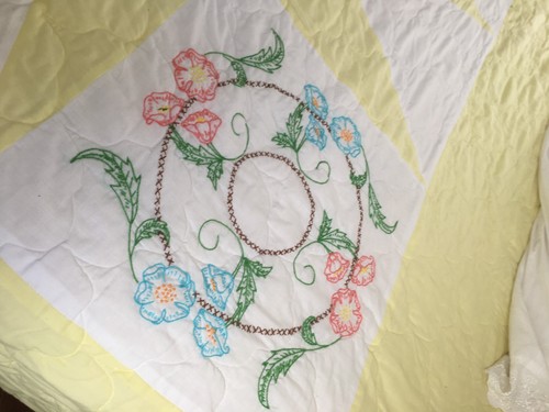 Vintage Yellow Quilt Embroidered 89" x 82" wonderful condition - Picture 6 of 8