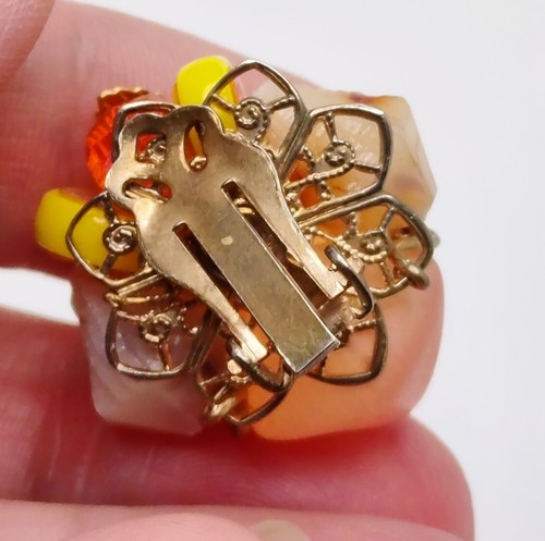Vintage Cluster Shell And Bead Orange Gold Tone Clip On Earrings 1970s - Picture 7 of 8