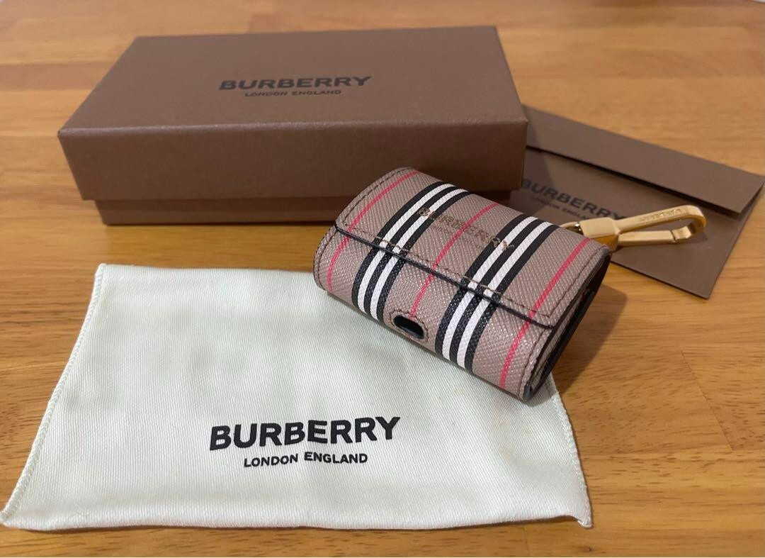 Burberry Airpods Pro Case Luxury Accessory Stylish Burberry Airpods Pro Case Luxury Accessory Stylish