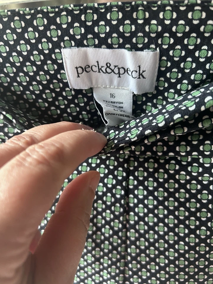 Pantalones Peck & Peck Negro y Verde Kelly Estampado Pierna Recortada Talla 16 Foto 3 de 4