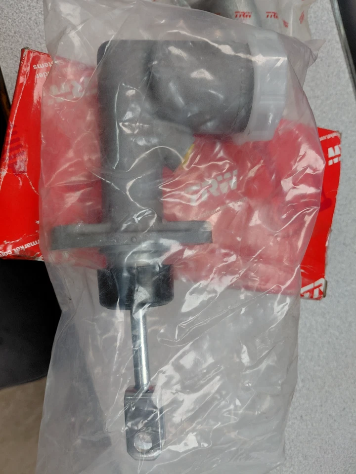 Nuevo OE TRW Triumph TR6 TR250 embrague maestro + juego de cilindros esclavos 1968-1976 Foto 3 de 4