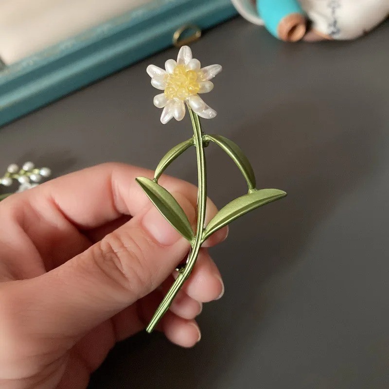 Vintage Enamel Flower Pearl Brooch Pin for Women Elegant Jewelry Corsage Gift