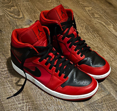 Jordan Air Jordan 1 Mid Reverse Bred Leather Sneakers 554724-660