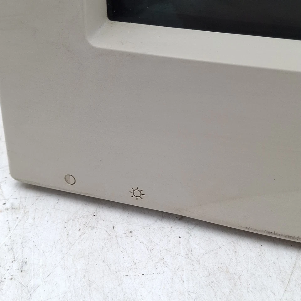 Compaq V500 14” CRT Monitor Retro Gaming Spares or Repair Prop VTG - Image 4 of 4